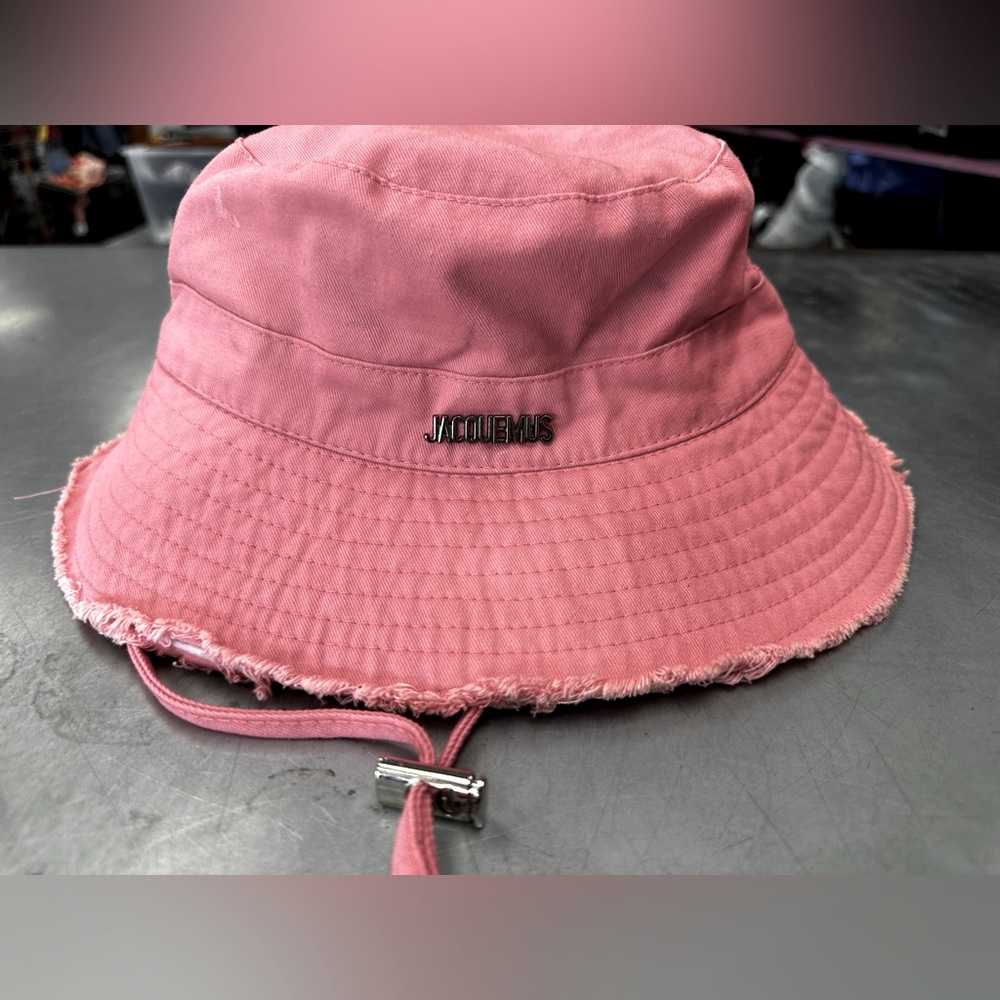 Jacquemos Bucket hat